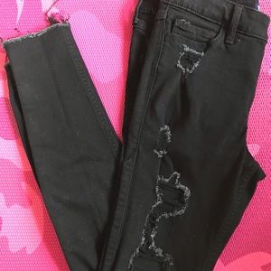 Hollister NWOT black destructed jns Sz 5